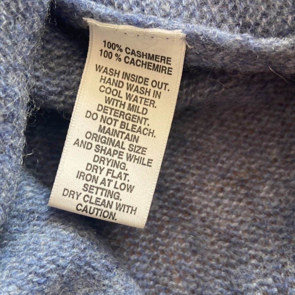 Women’s Saks Fifth Avenue Cashmere sweater. Blue. Size M