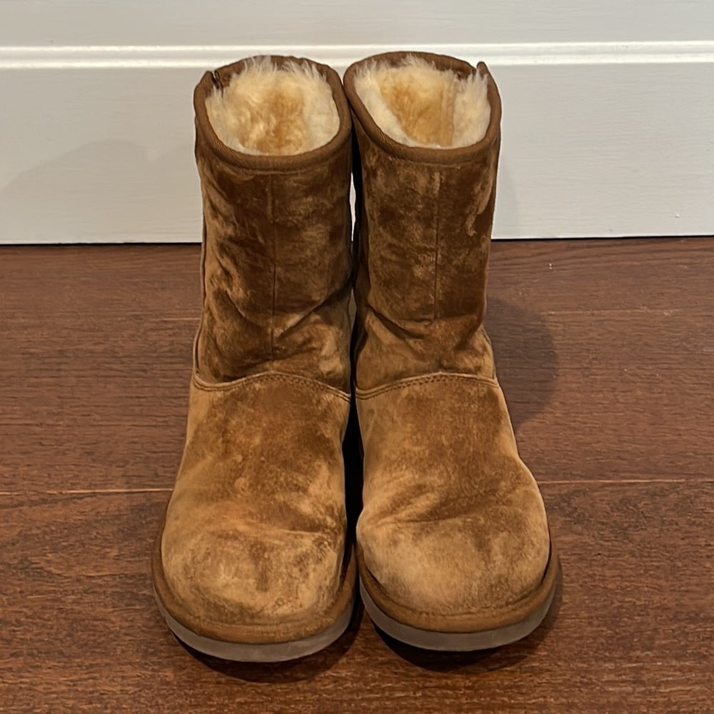Ugg Women’s Brown Boots Size 8