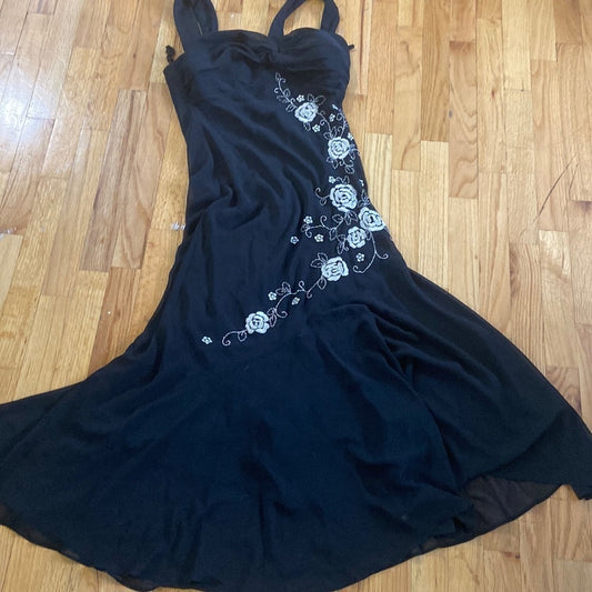 Women’s S.L. Fashions Dress. Black with silver design. Size 10