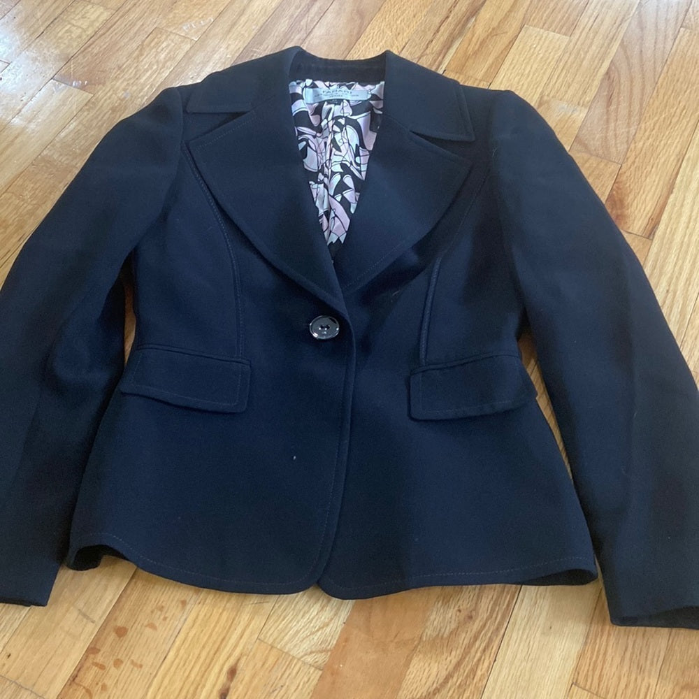 WOMEN’S Tahari blazer. Black. Size 2P