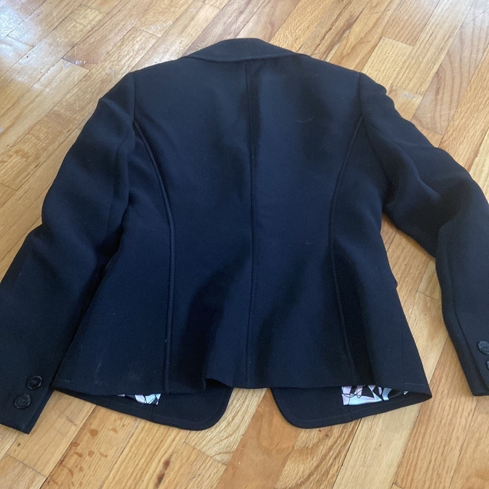 WOMEN’S Tahari blazer. Black. Size 2P