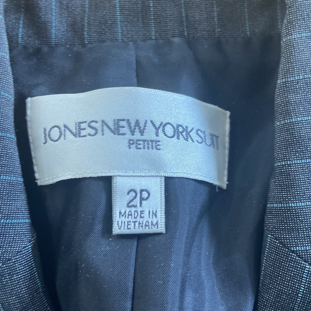 Women’s Jones New York blazer. Grey/blue. Size 2P