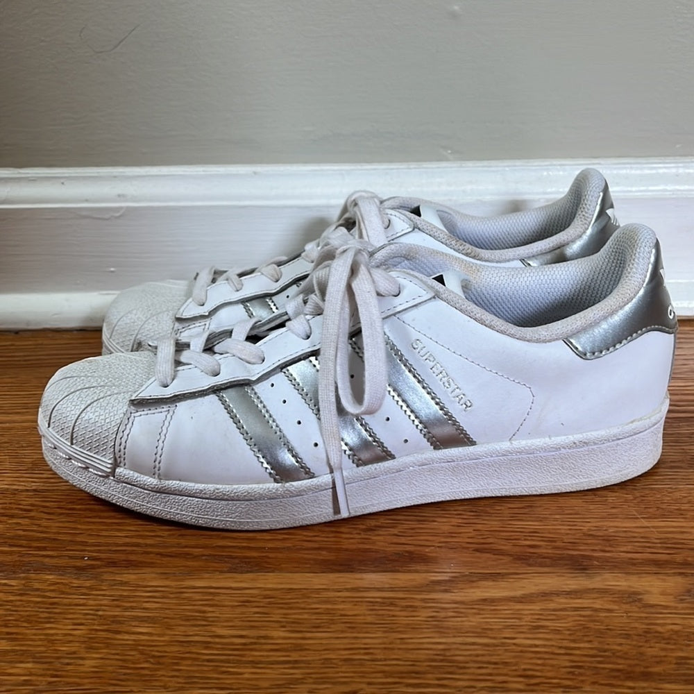 ADIDAS Superstars Sneakers Size 8