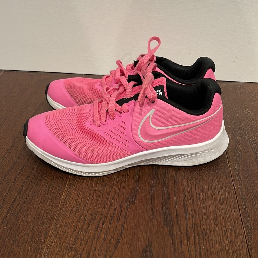 Nike Girls Star Runner Pink Sneakers Size 4