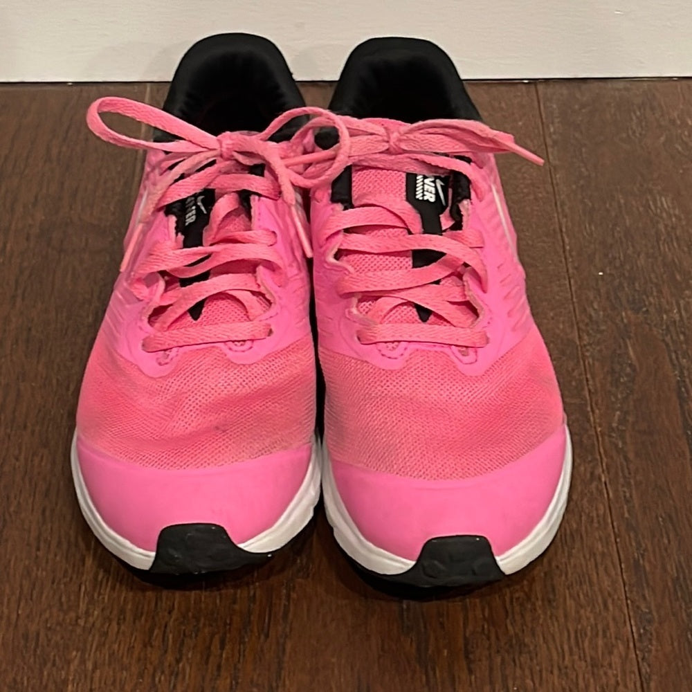 Nike Girls Star Runner Pink Sneakers Size 4