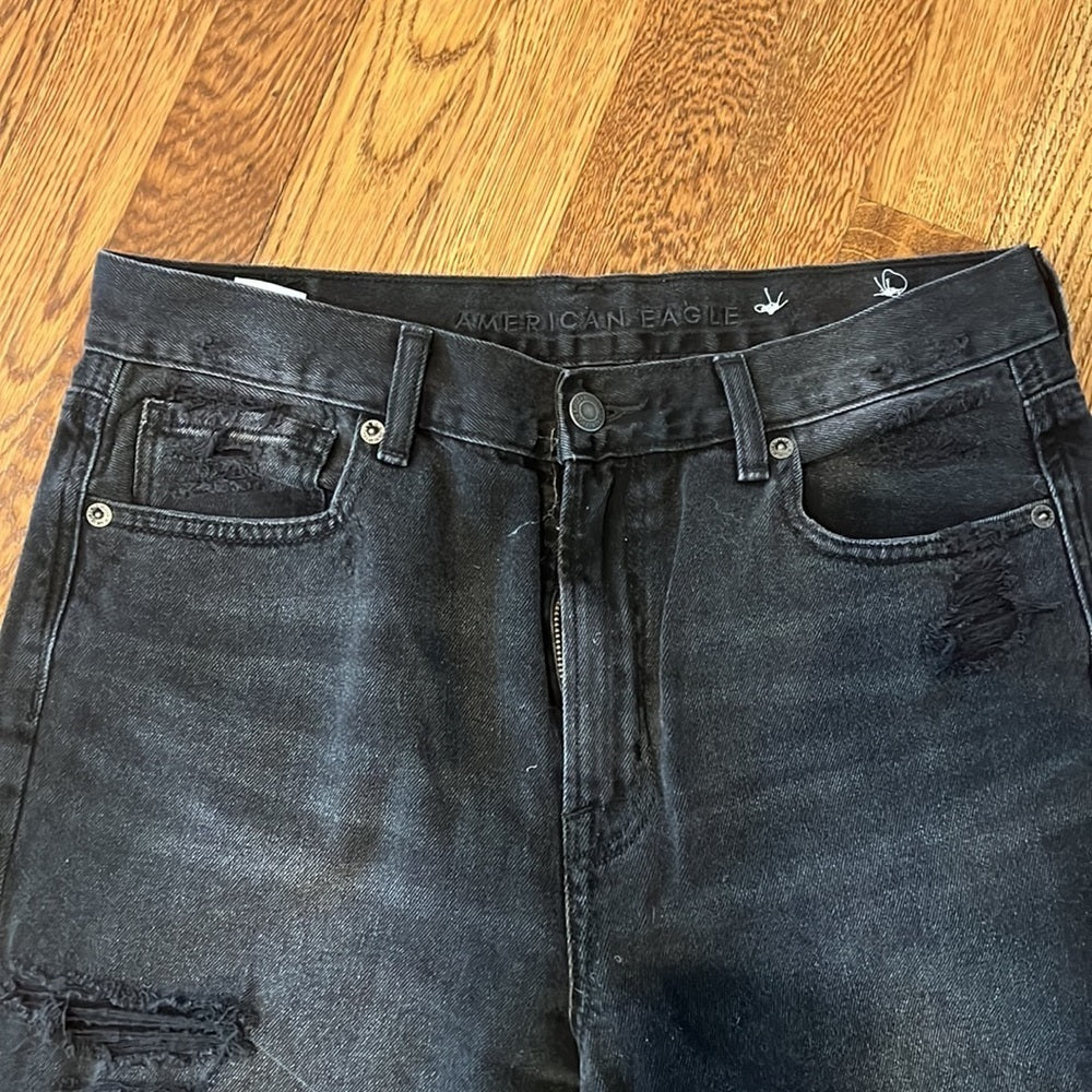 American Eagle Woman’s Black Ripped Jeans Size  8