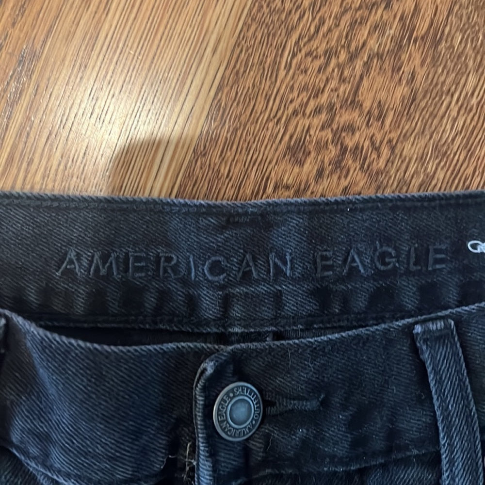 American Eagle Woman’s Black Ripped Jeans Size  8