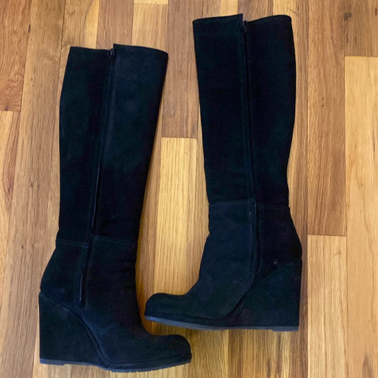 Chuckies Women’s Black Velvet Heeled Knee High Boots Size 37.5