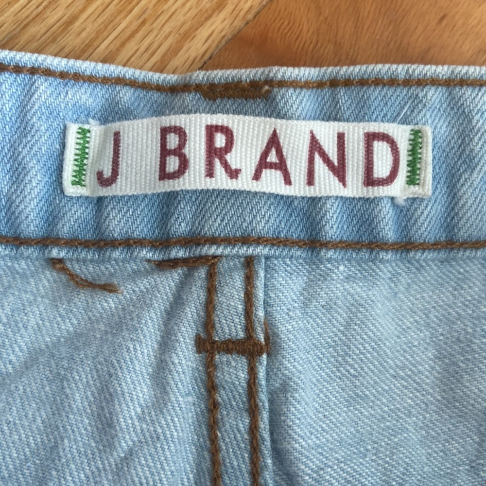 Women’s J brand jean shorts. Blue. Size 28