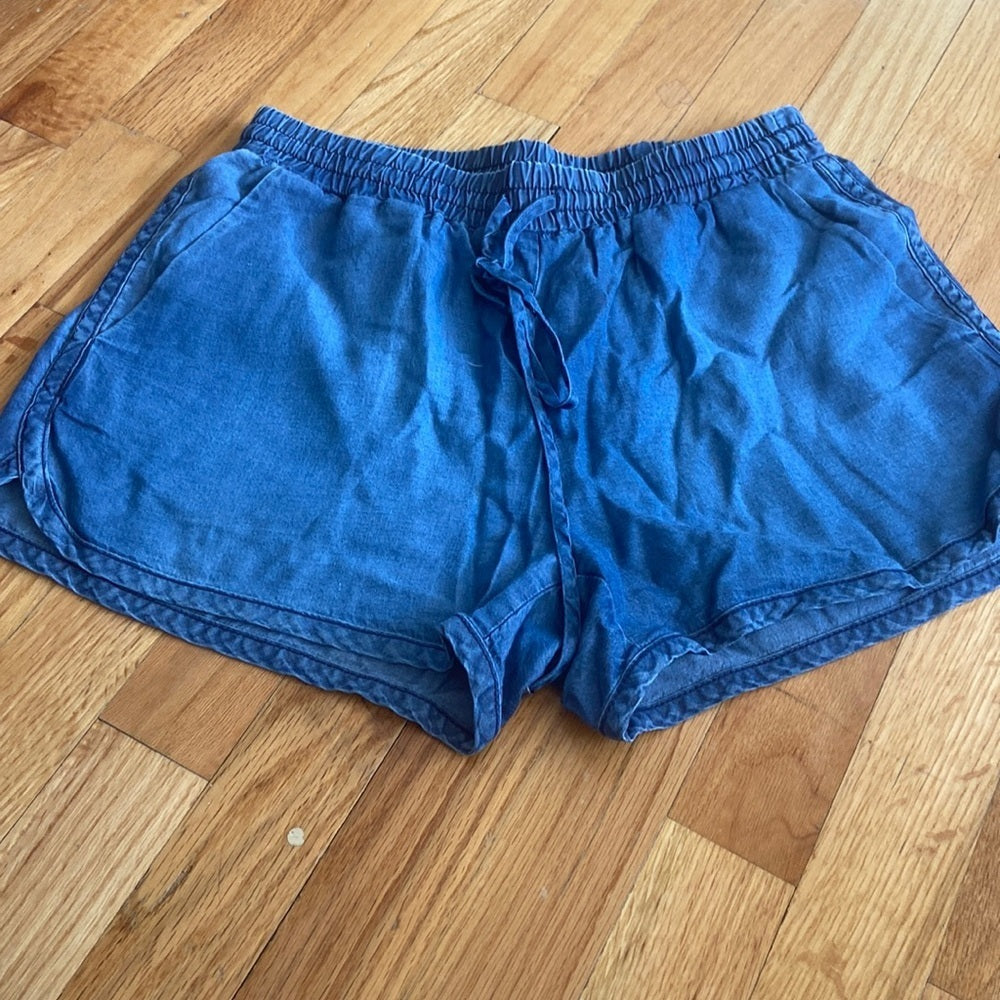 Women’s Splendid shorts. Blue. Size Medium.