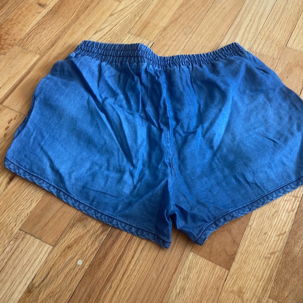 Women’s Splendid shorts. Blue. Size Medium.