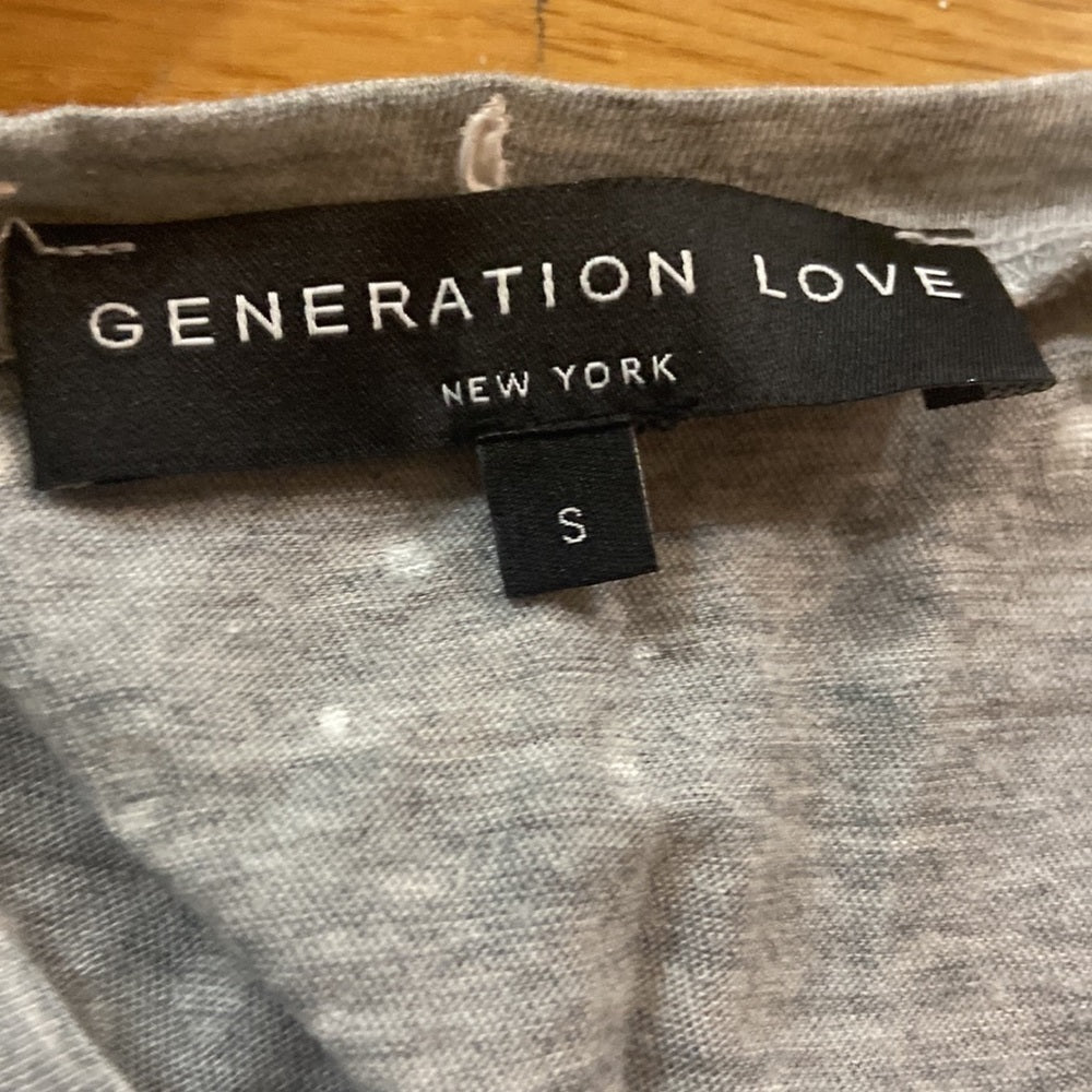 Women’s Generation Love top. Grey with white. Size S