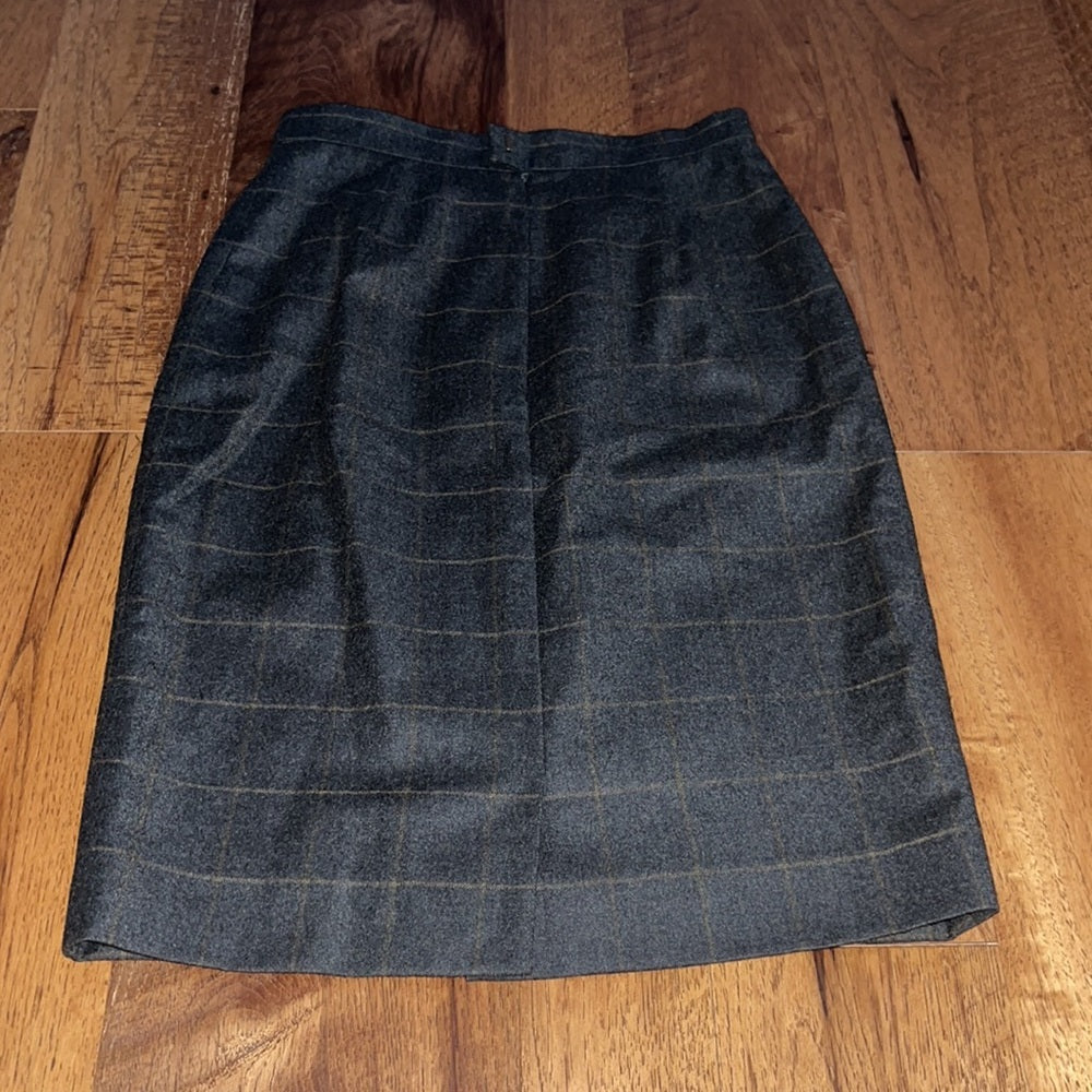 Celine Paris Woman’s Plaid Skirt Size 38