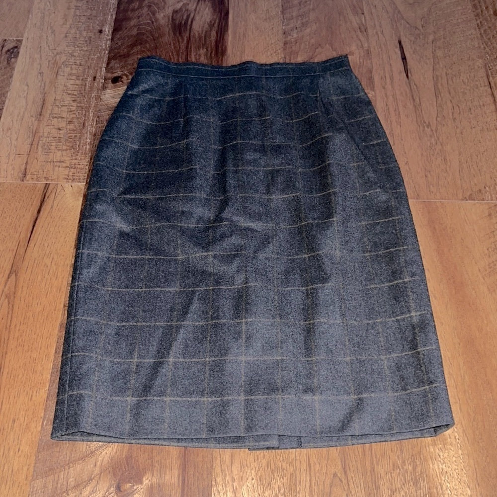 Celine Paris Woman’s Plaid Skirt Size 38