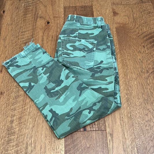 Amo Women’s Slouch Trouser Spring Camo Jeans Size 25