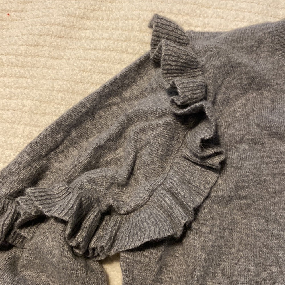 Women’s Banana Republic sweater. Grey. Size L