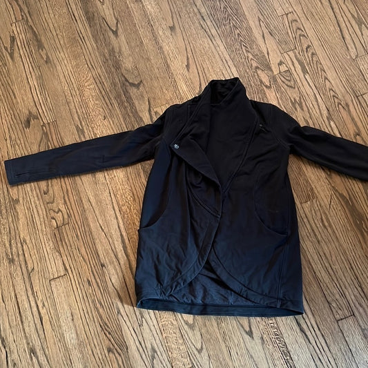 Lululemon Women’s black jacket - size 6