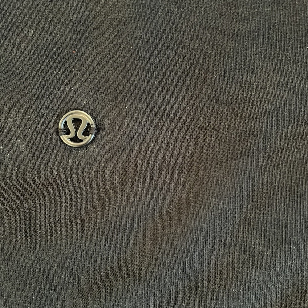 Lululemon Women’s black jacket - size 6