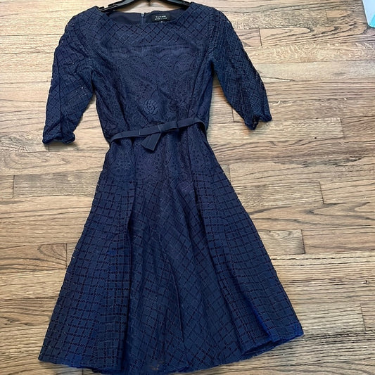 TAHARI size 6 navy lace dress