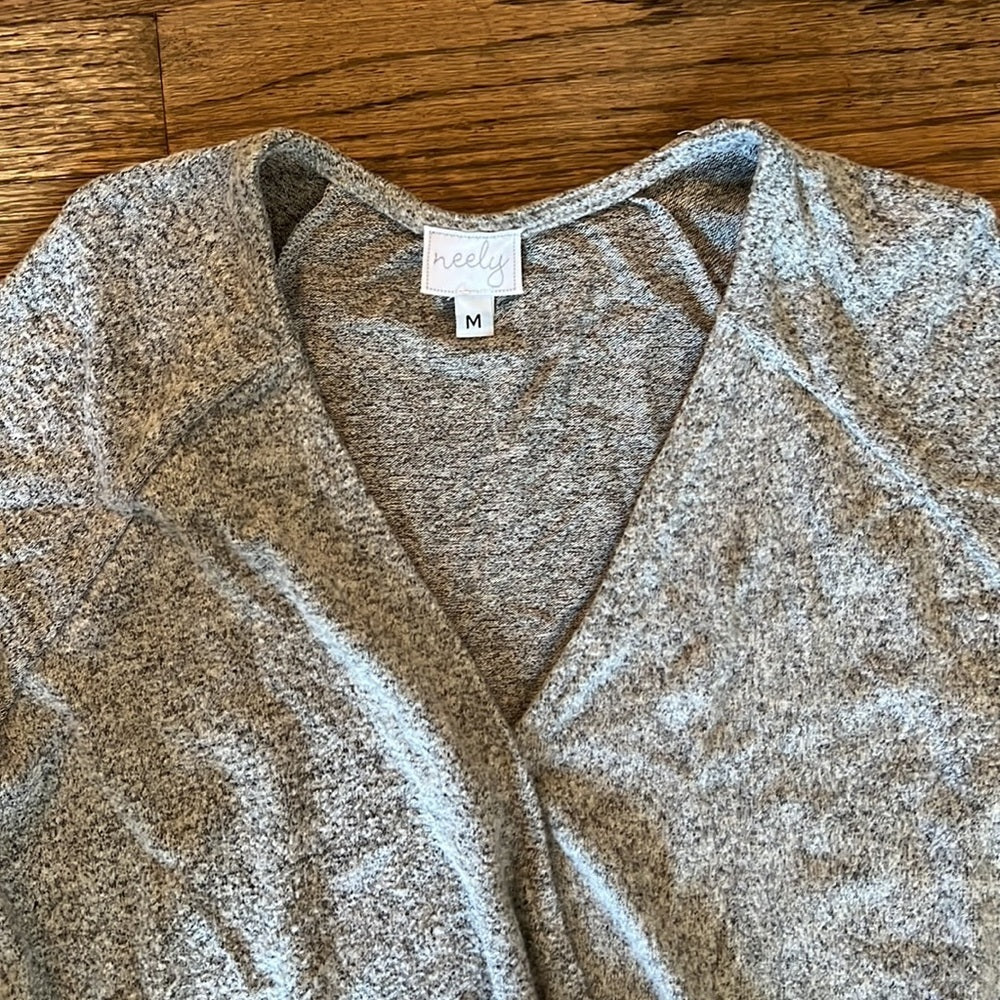 Women’s Neely grey long sleeve top Size Medium