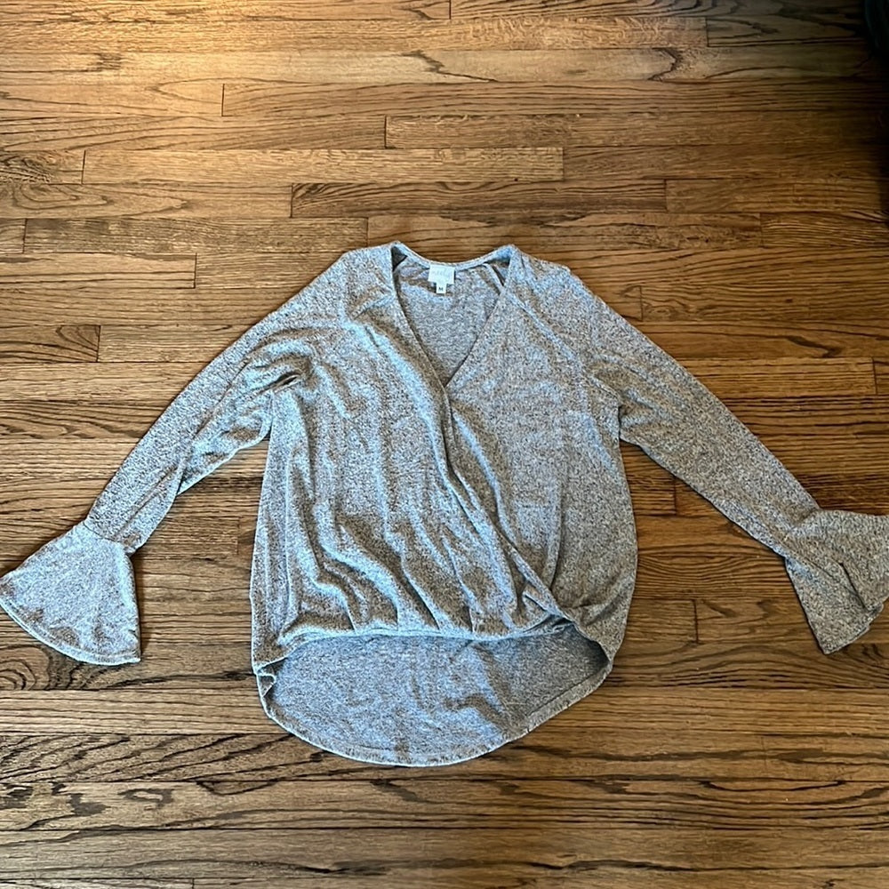 Women’s Neely grey long sleeve top Size Medium