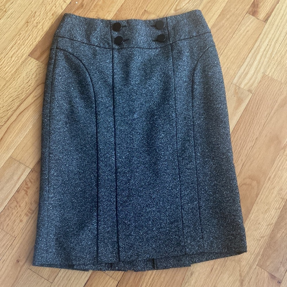 Women’s Ann Taylor skirt. Grey. Size 0