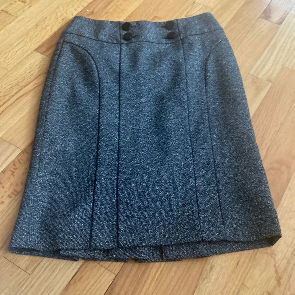 Women’s Ann Taylor skirt. Grey. Size 0