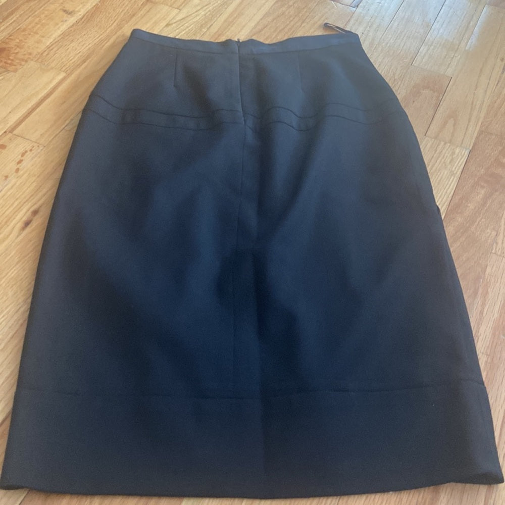 Women’s French Connection skirt. Black. Size 2