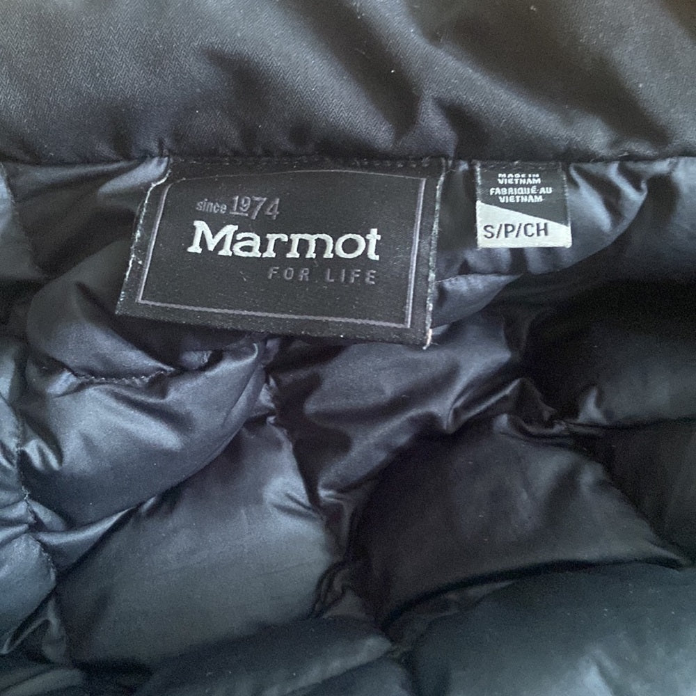 Women’s Marmot jacket. Black. Size S