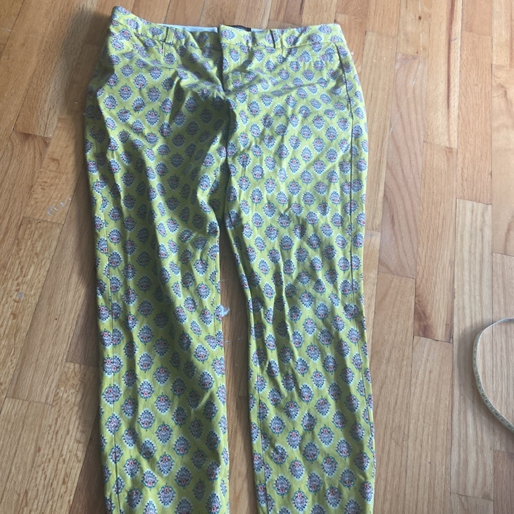 WOMEN’S Banana Republic pants. Yellow. Size 8