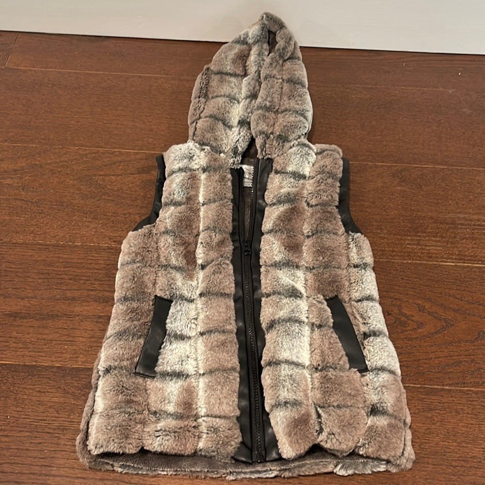 American-Widgeon Girls Grey Faux Fire Hooded Vest