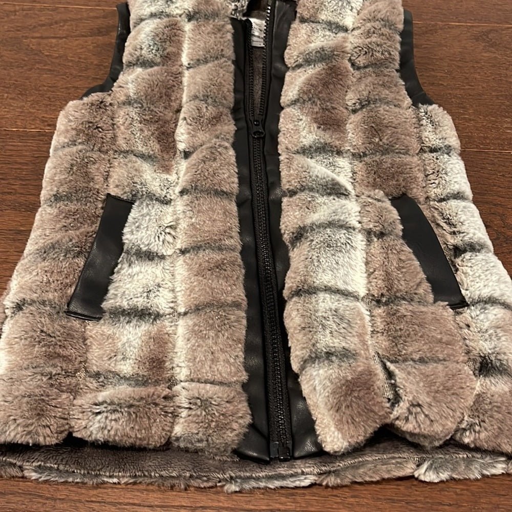 American-Widgeon Girls Grey Faux Fire Hooded Vest