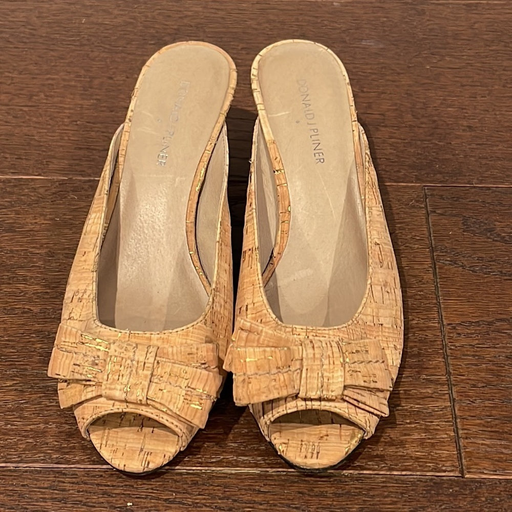 Donald J. Pliner Wedge Slides Size 8