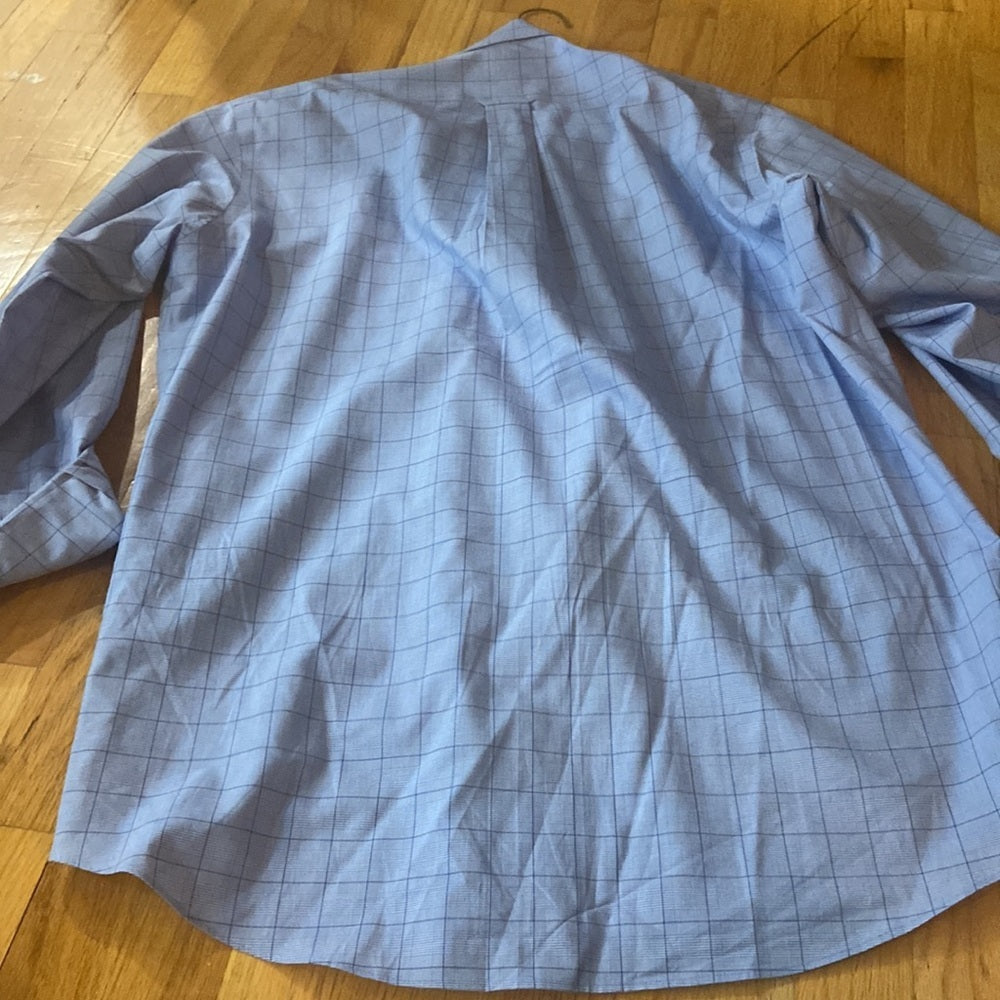 Men’s Kirkland Signature button down shirt. Blue. Size L