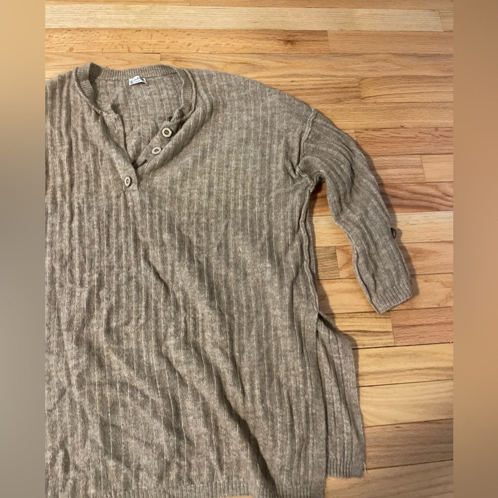 Intimately Beige V-Neck Sweater Size Small