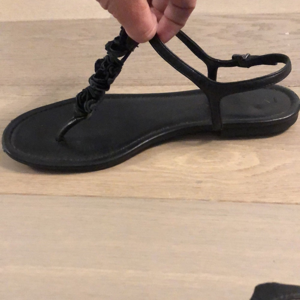 Via Spiga T Strap Black Sandals Size 8.5