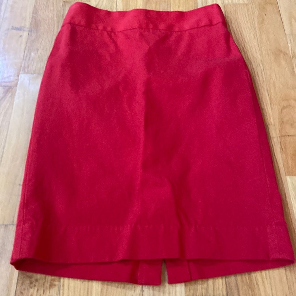 Women’s Banana Republic skirt. Red. Size 00