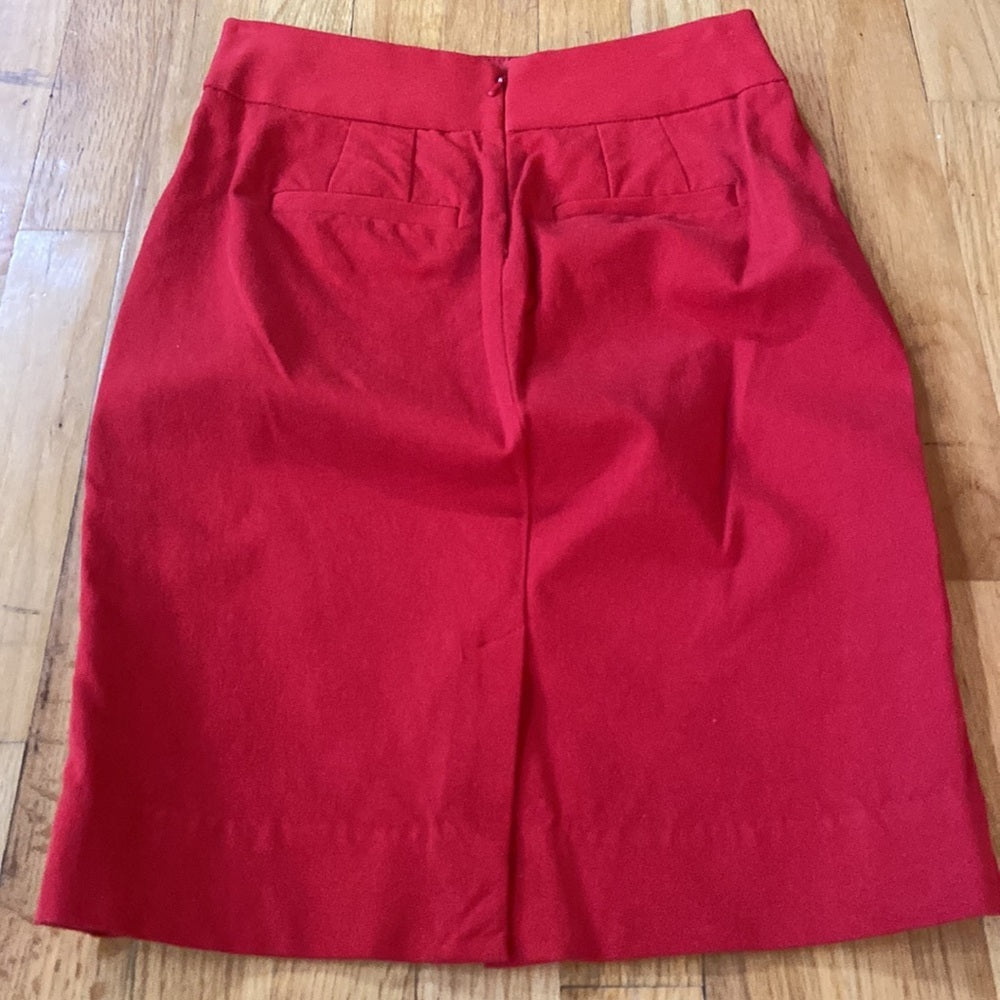 Women’s Banana Republic skirt. Red. Size 00