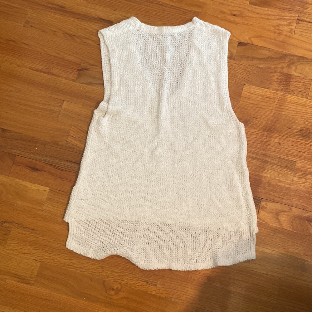 WOMEN’S Madewell sleeveless white sweater. Size S