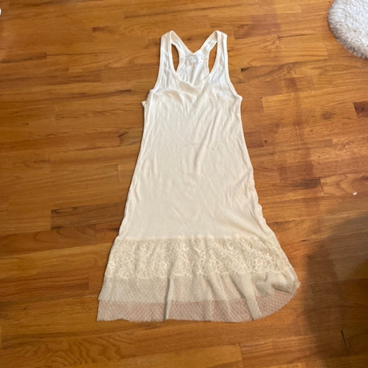 Women’s keepsake cream top. Size L