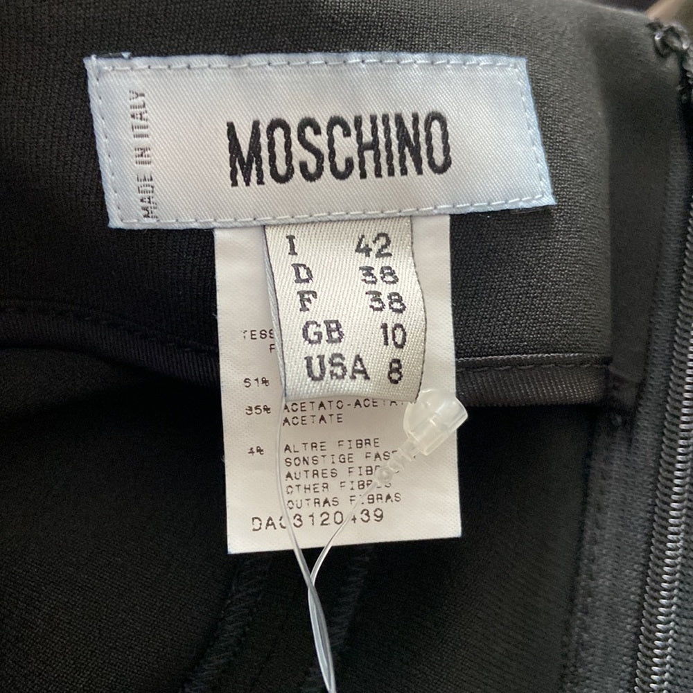 NWT Women’s Moschino black cropped pants. Size 8