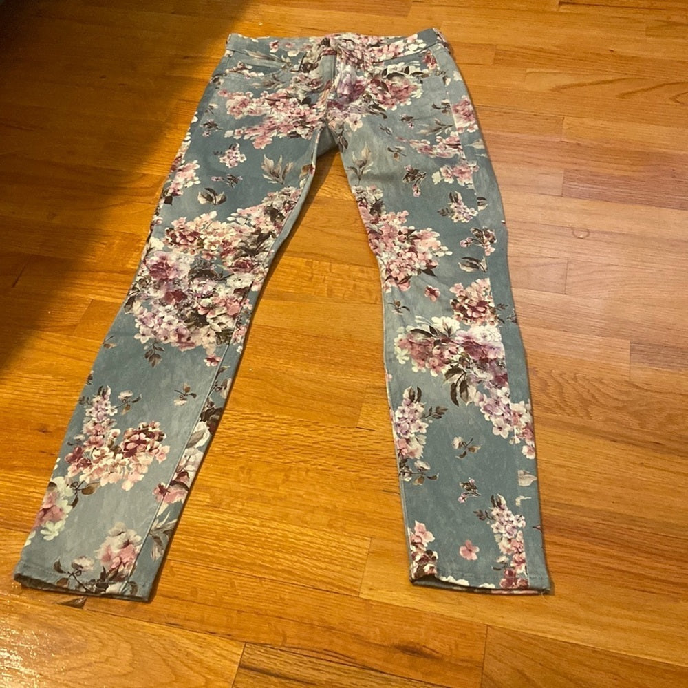 Women’s 7 for all mankind jeans. Blue with floral design. Size 25