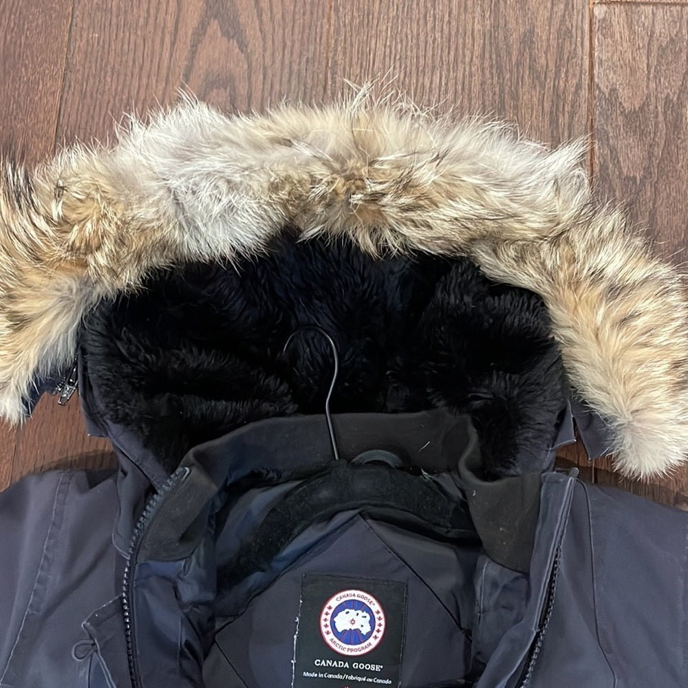 CANADA Goose Women’s Kensington Fur Trimmed Parka Size Medium