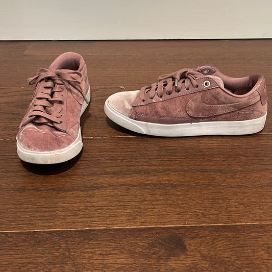 NIKE Women’s Mauve Suede and Velvet Sneaker Size 7.5
