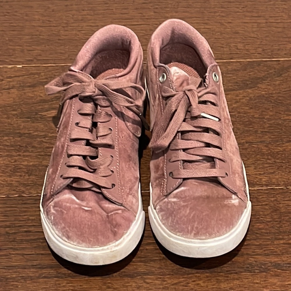 NIKE Women’s Mauve Suede and Velvet Sneaker Size 7.5