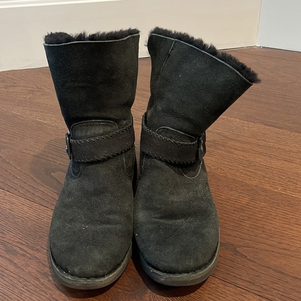 Women’s Black Uggs Size 9