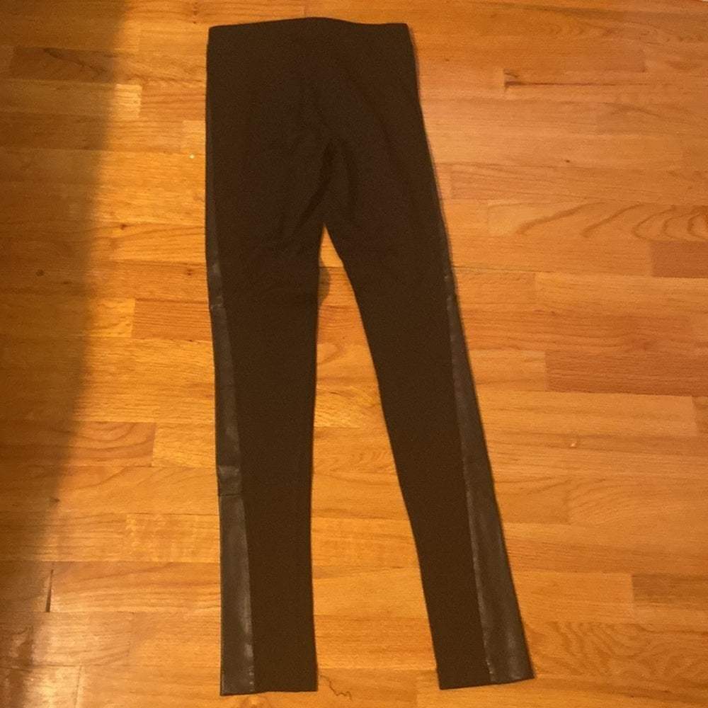 Women’s Alice + Olivia pants. Black. Size 2