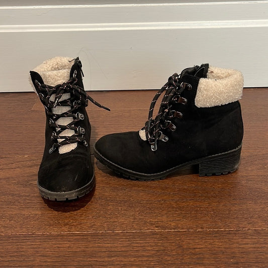 Mia Kids Black Suede Boots Size 4