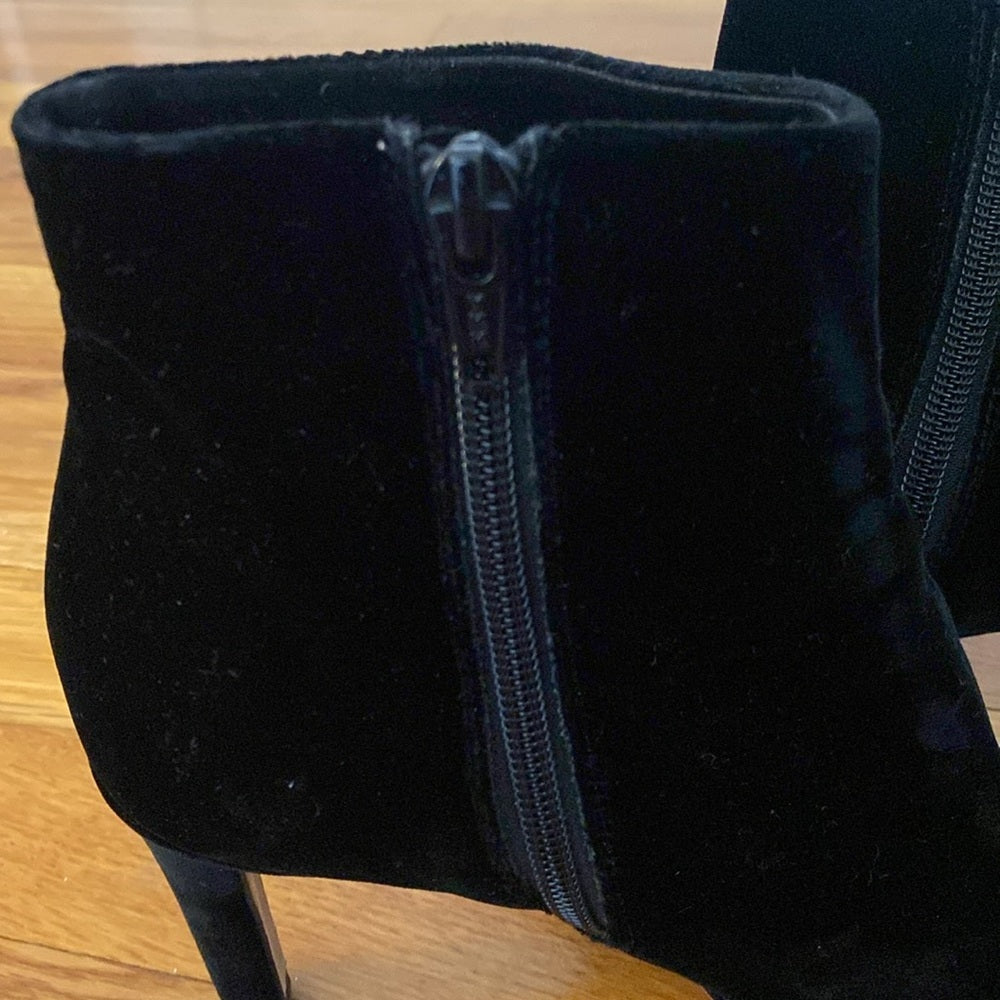 Hobbs Women’s Black Velvet Heeled Booties Size 37