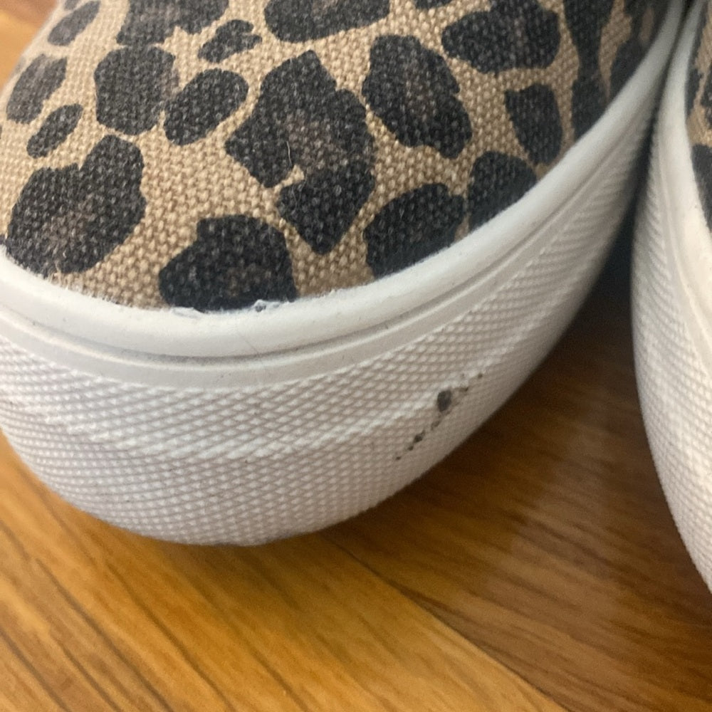 Cushionaire Women’s Tan Cheetah Print Slip On Sneakers Size 7.5